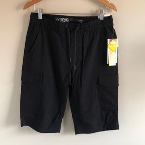 Black men stretch cargo shorts